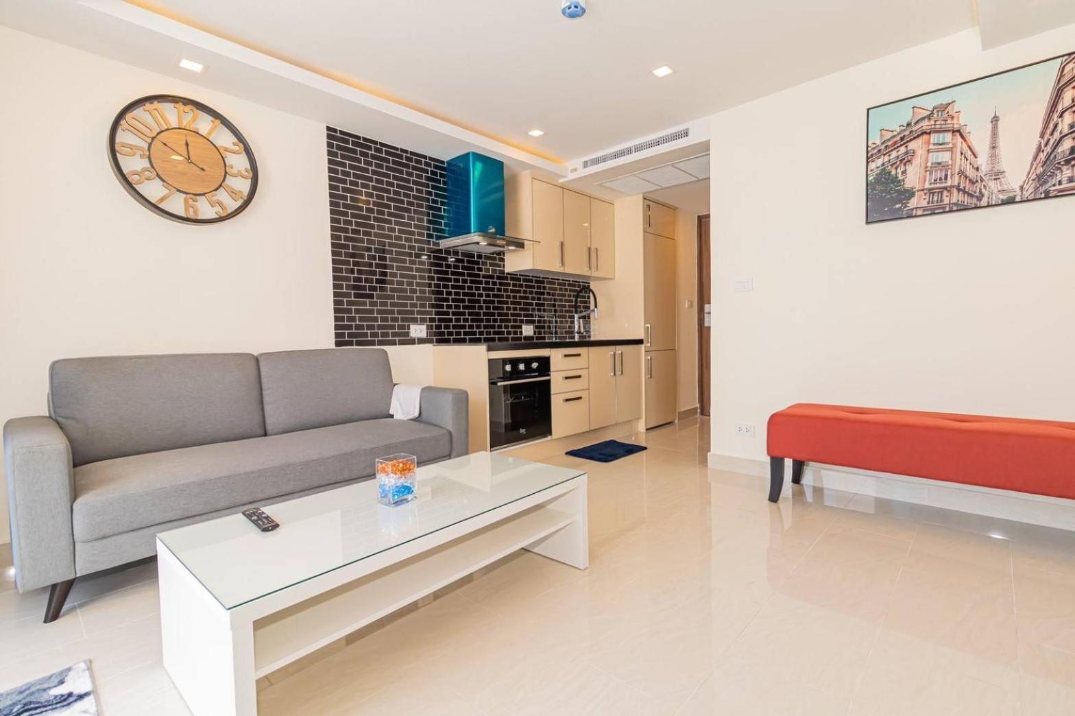 Grand Avenue By Fantasea Beach Pattaya Room photo